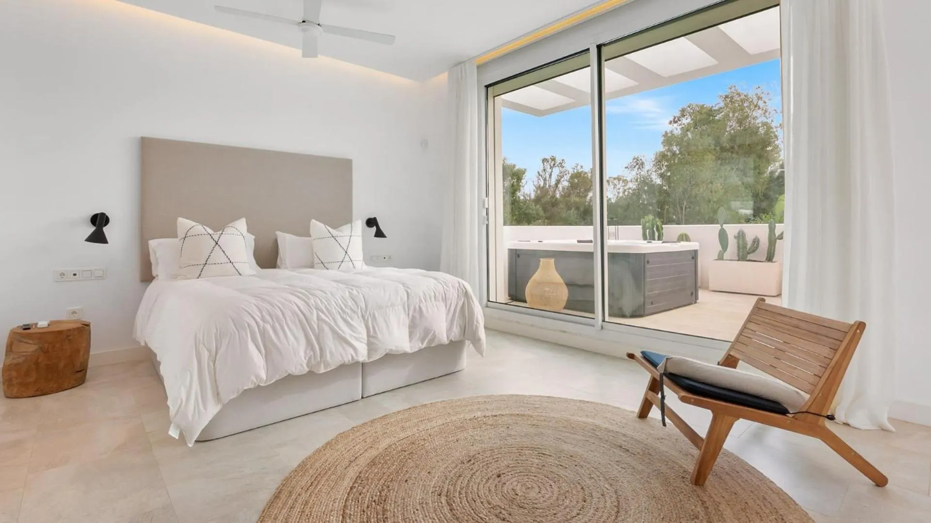 فيلة Vivi Homes -Villa Perla Pool, Gym, Jacuzzi & Garden إِستيبونا